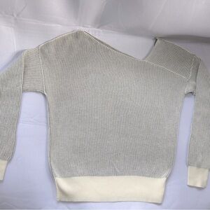 Super soft light gray and white pullover